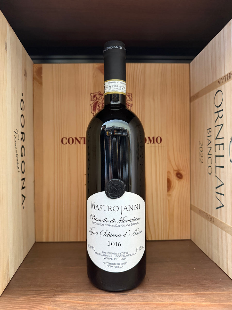 Bottiglia di vino Mastro Janni Schiena D'Asino 2016 di Enoteche Toscane, etichetta elegante e dettagliata sulla bottiglia.