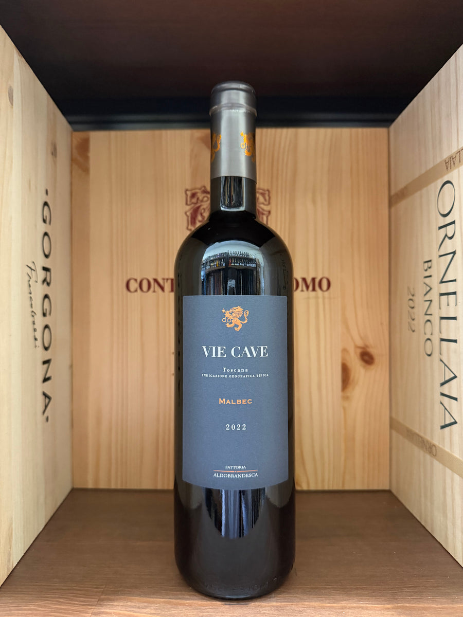 Bottiglia di vino rosso Vie Cave Malbec 2022 di Enoteche Toscane, con etichetta elegante e dettagli sul collo della bottiglia
