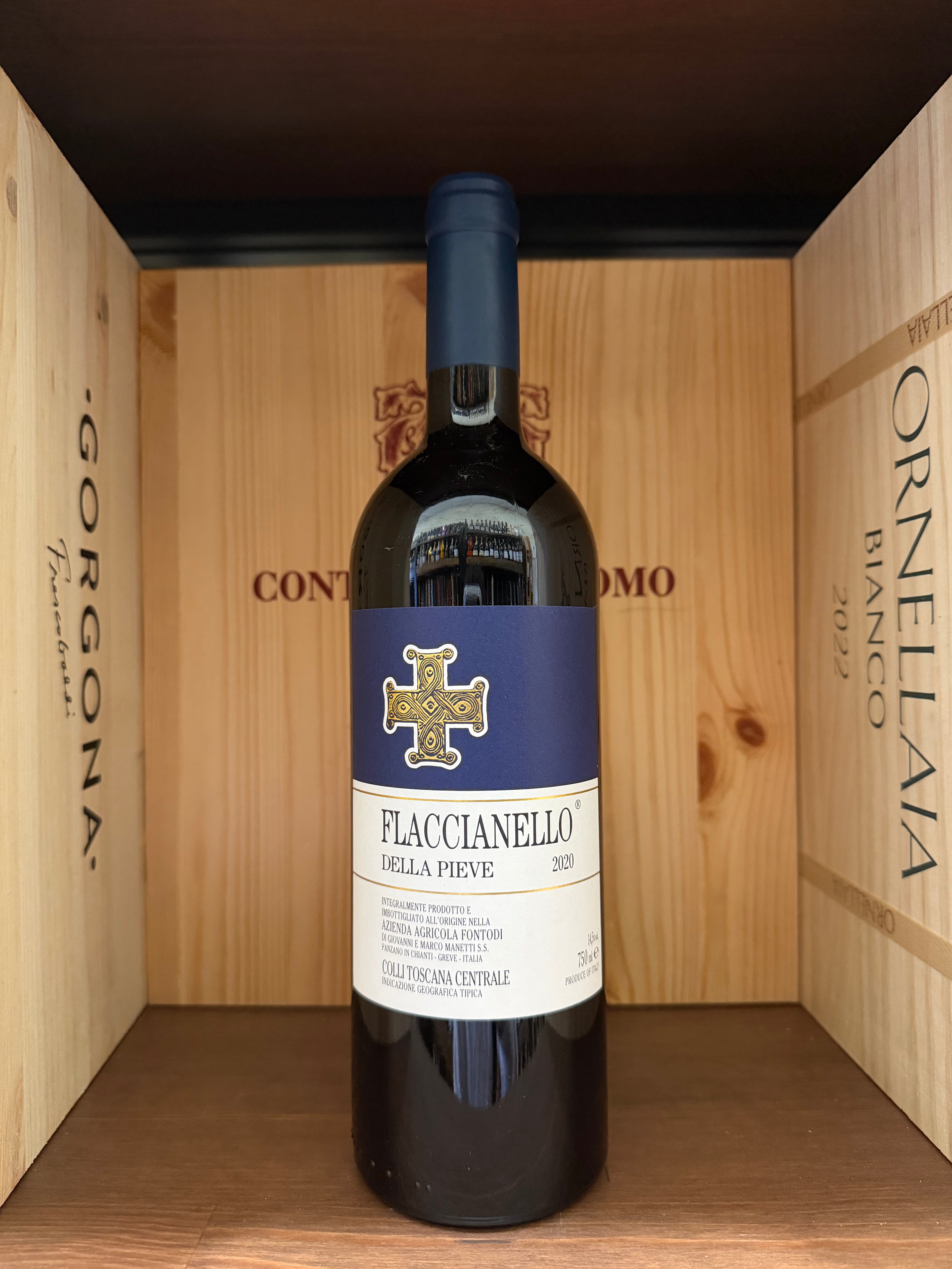 Bottiglia di vino rosso Flaccianello della Pieve 2020 di Enoteche Toscane, con etichetta elegante e dettaglio della bottiglia.