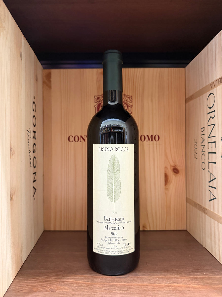 Bottiglia di Barbaresco Bruno Rocca 2022, vino rosso italiano prodotto dalla cantina Enoteche Toscane, vista dall'immagine.