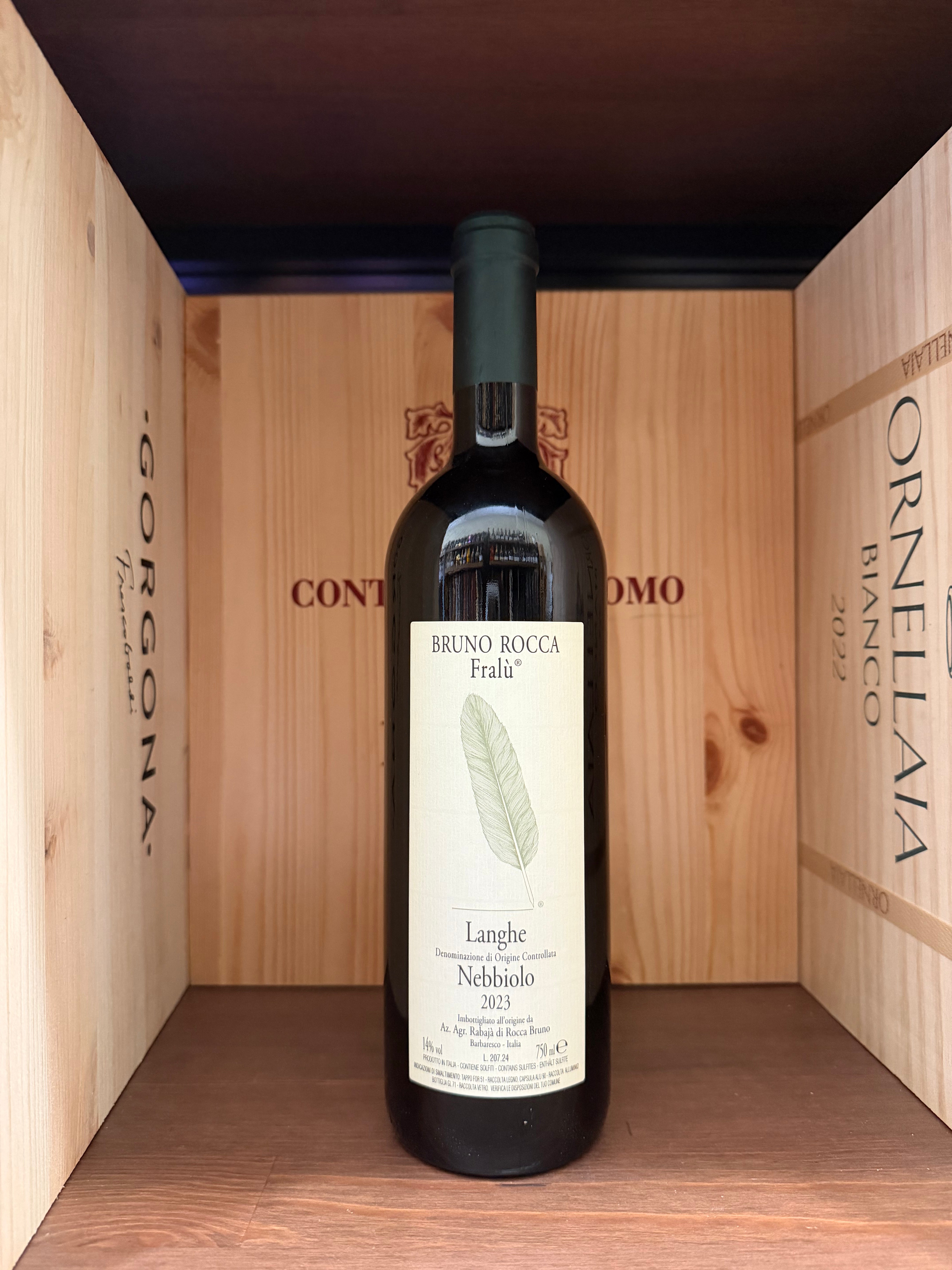 Bottiglia di Langhe Nebbiolo Bruno Rocca 2023, vino rosso italiano in bottiglia con etichetta elegante, su sfondo neutro