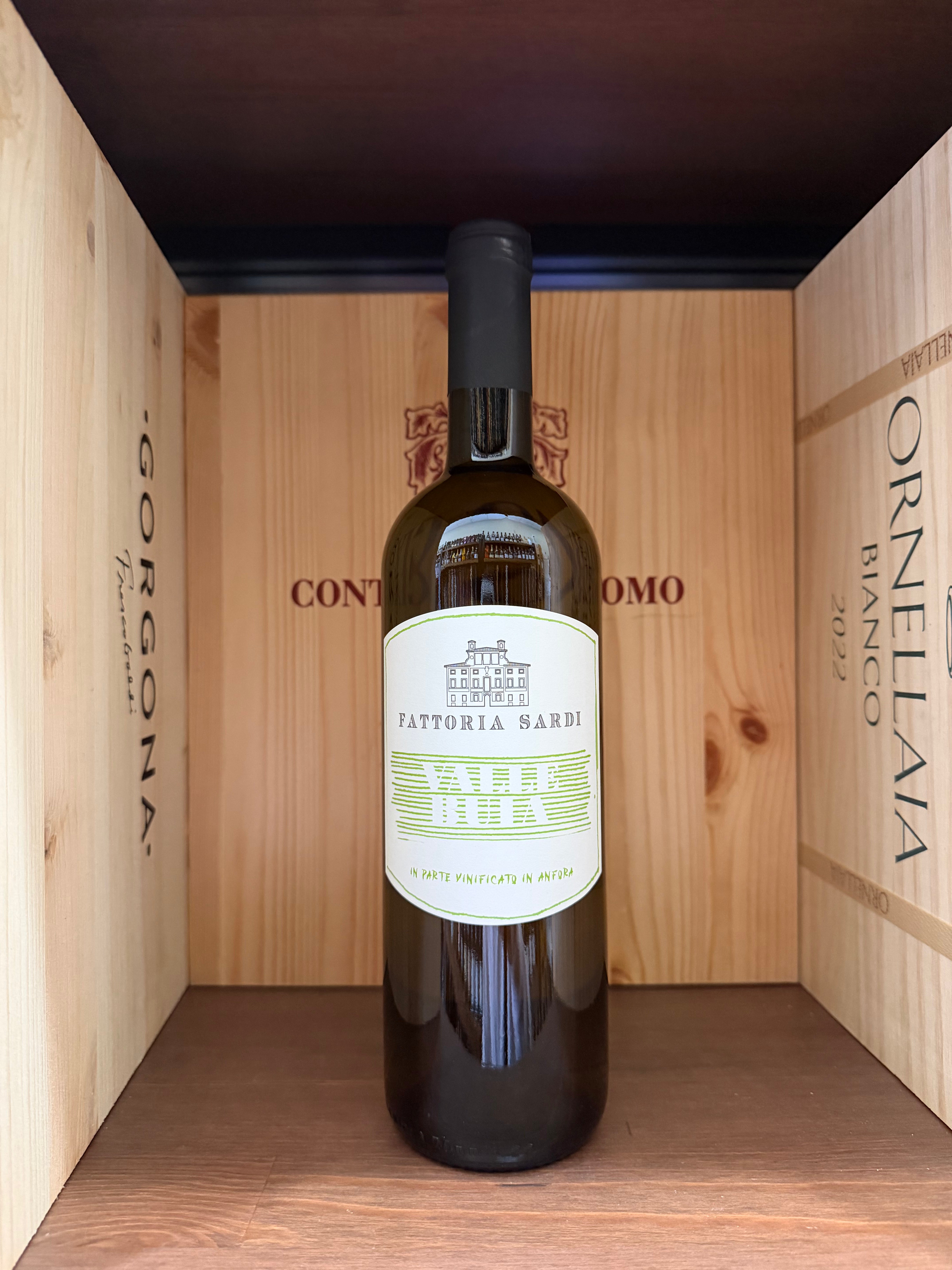 Bottiglia di Valle Buia Fattoria Sardi 2024, vino toscano rosso con etichetta elegante e dettagli del tappo in sughero.