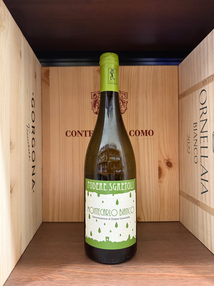 Bottiglia di Montecarlo Bianco Podere Sgretoli 2024, vino bianco toscano, con etichetta elegante e dettagli sulla bottiglia