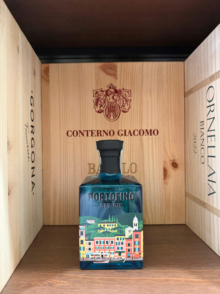 Bottiglia di Gin Portofino Enoteche Toscane, con etichetta elegante, mostra il prodotto in primo piano su sfondo neutro.