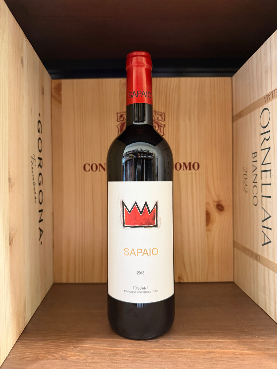 Bottiglia di Sapaio 2018 Bolgheri Superiore del Podere Sapaio, vino rosso toscano in bottiglia con etichetta elegante