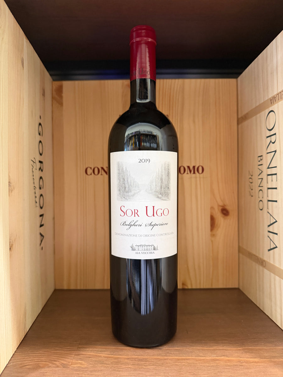 Bottiglia di vino Sor Ugo Bolgheri Superiore 2019 di Enoteche Toscane, vista frontale con etichetta dettagliata.