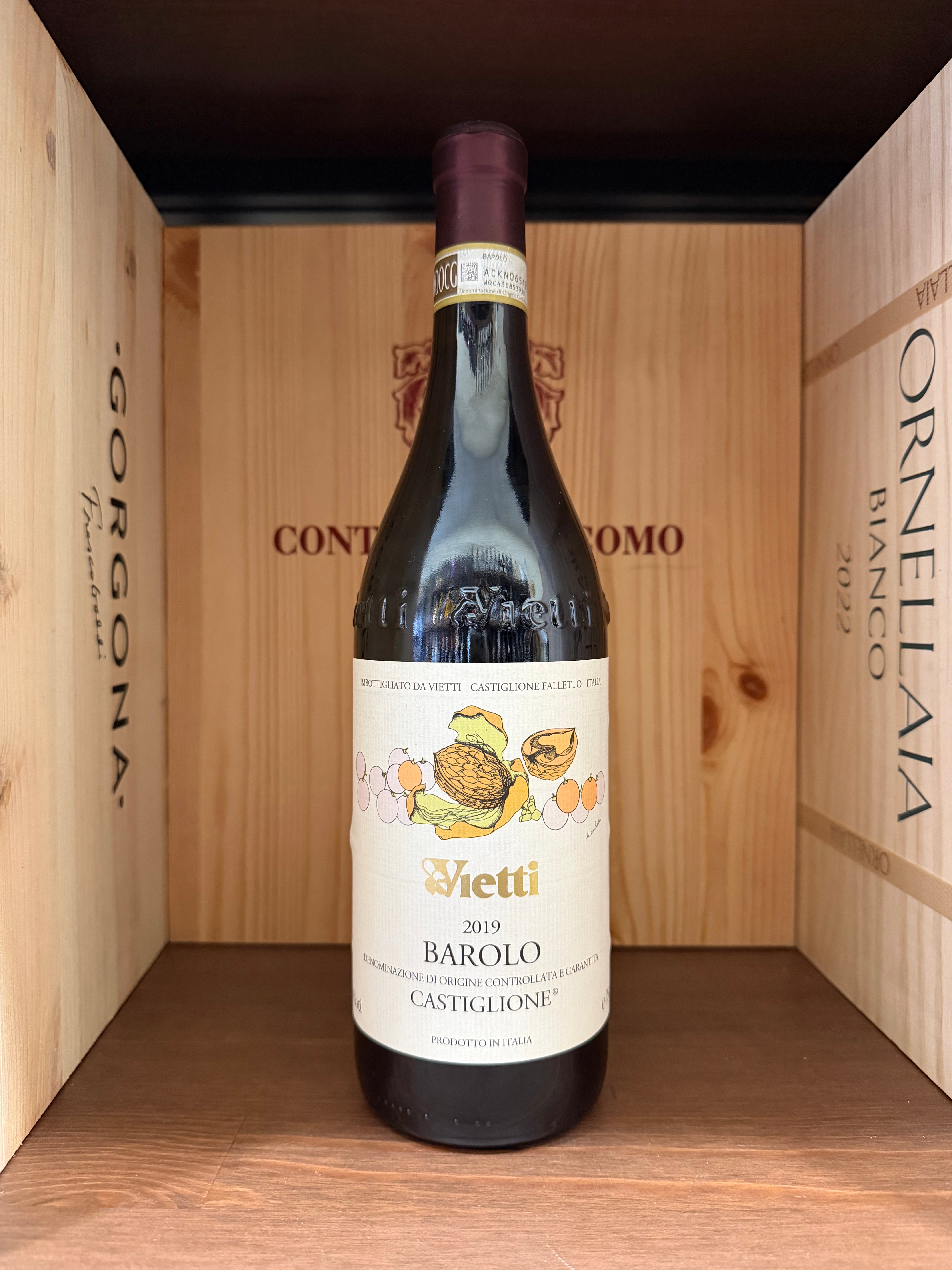 Bottiglia di Barolo Castiglione Vietti 2019, vino rosso italiano di alta qualità, con etichetta elegante e bottiglia in vetro scuro