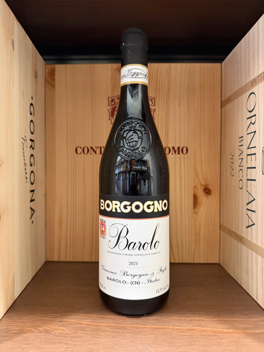 Bottiglia di Borgogno Barolo 2021, vino rosso italiano di alta qualità, con etichetta elegante e dettagli sulla bottiglia.
