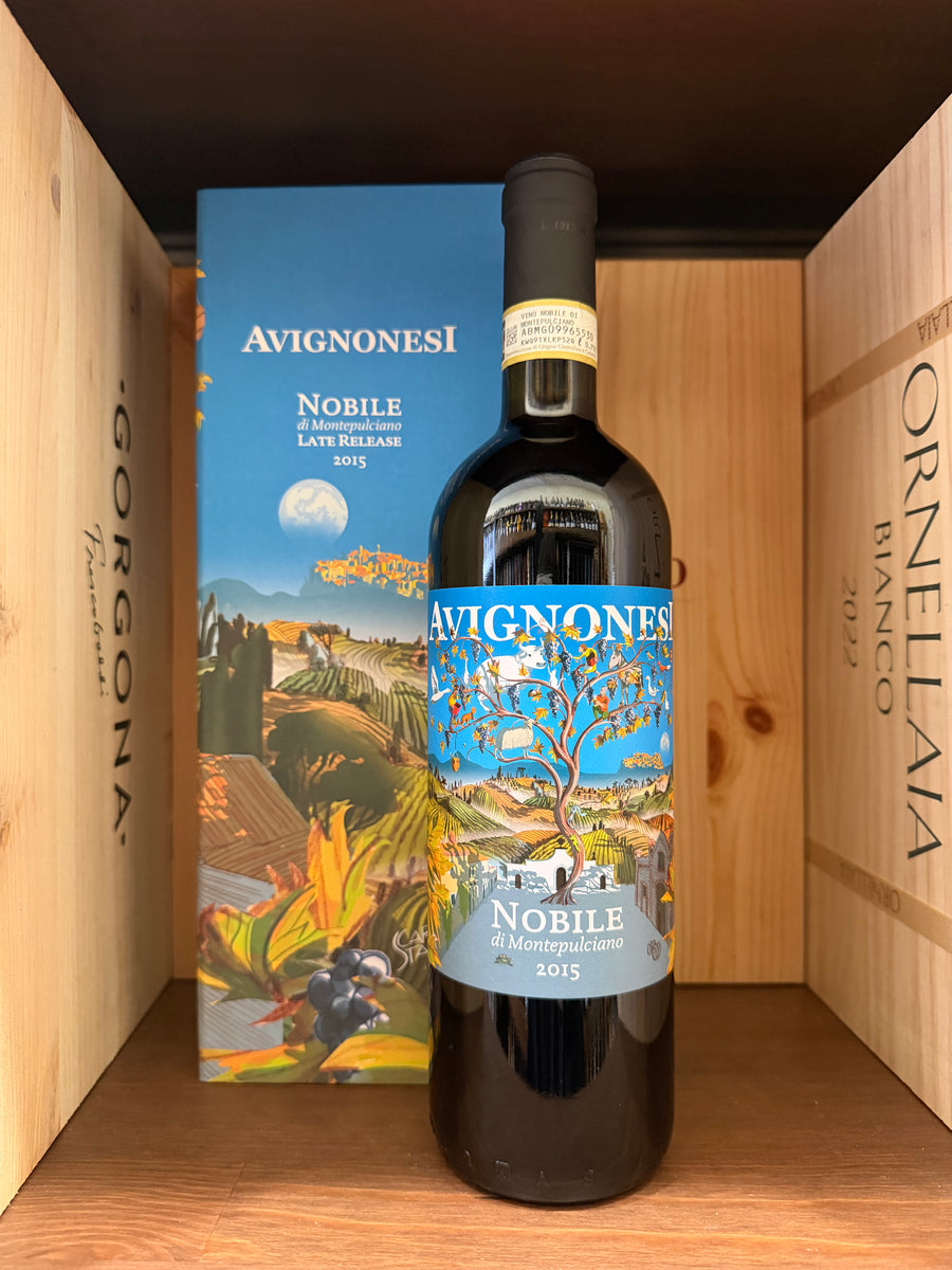Vino rosso Nobile di Montepulciano 2015 Avignonesi in bottiglia, prodotto da Enoteche Toscane, con etichetta elegante.