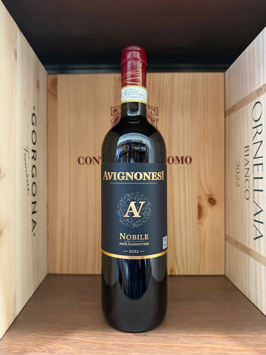 Bottiglia di Nobile di Montepulciano 2022 Avignonesi, vino rosso toscano in bottiglia elegante con etichetta dettagliata