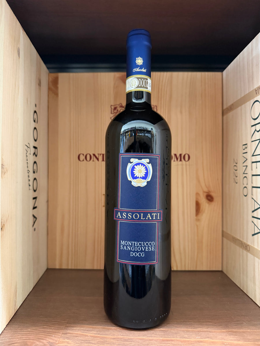 Bottiglia di Montecucco Sangiovese DOCG 2019 Assolati di Enoteche Toscane, con etichetta elegante e fondo neutro.