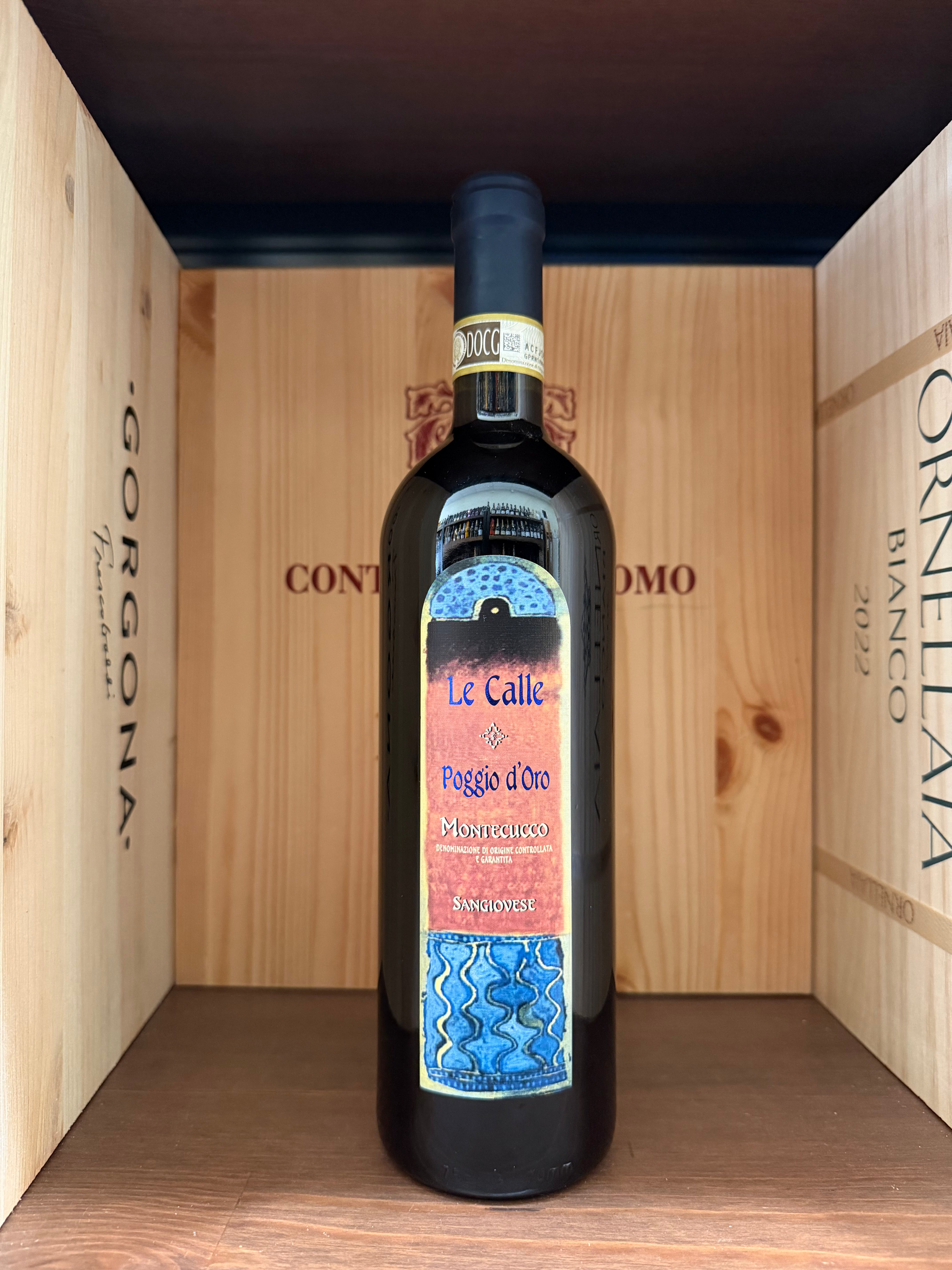 Calice di vino Poggio D'oro 2020 Le Calle prodotto da Enoteche Toscane, bottiglia di vino rosso con etichetta elegante.