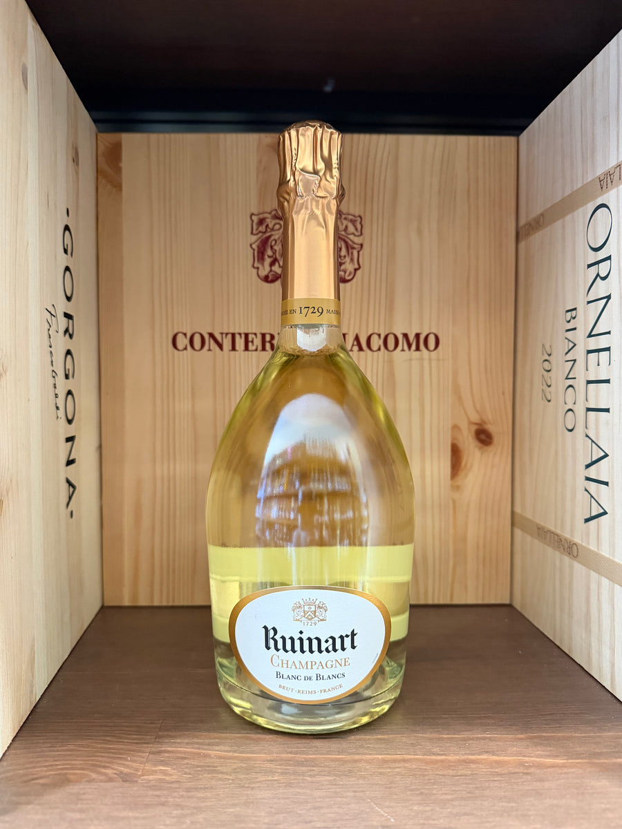 Flûte di champagne Ruinart Blanc De Blancs Brut, bottiglia elegante su sfondo neutro, vista frontale con etichetta visibile.