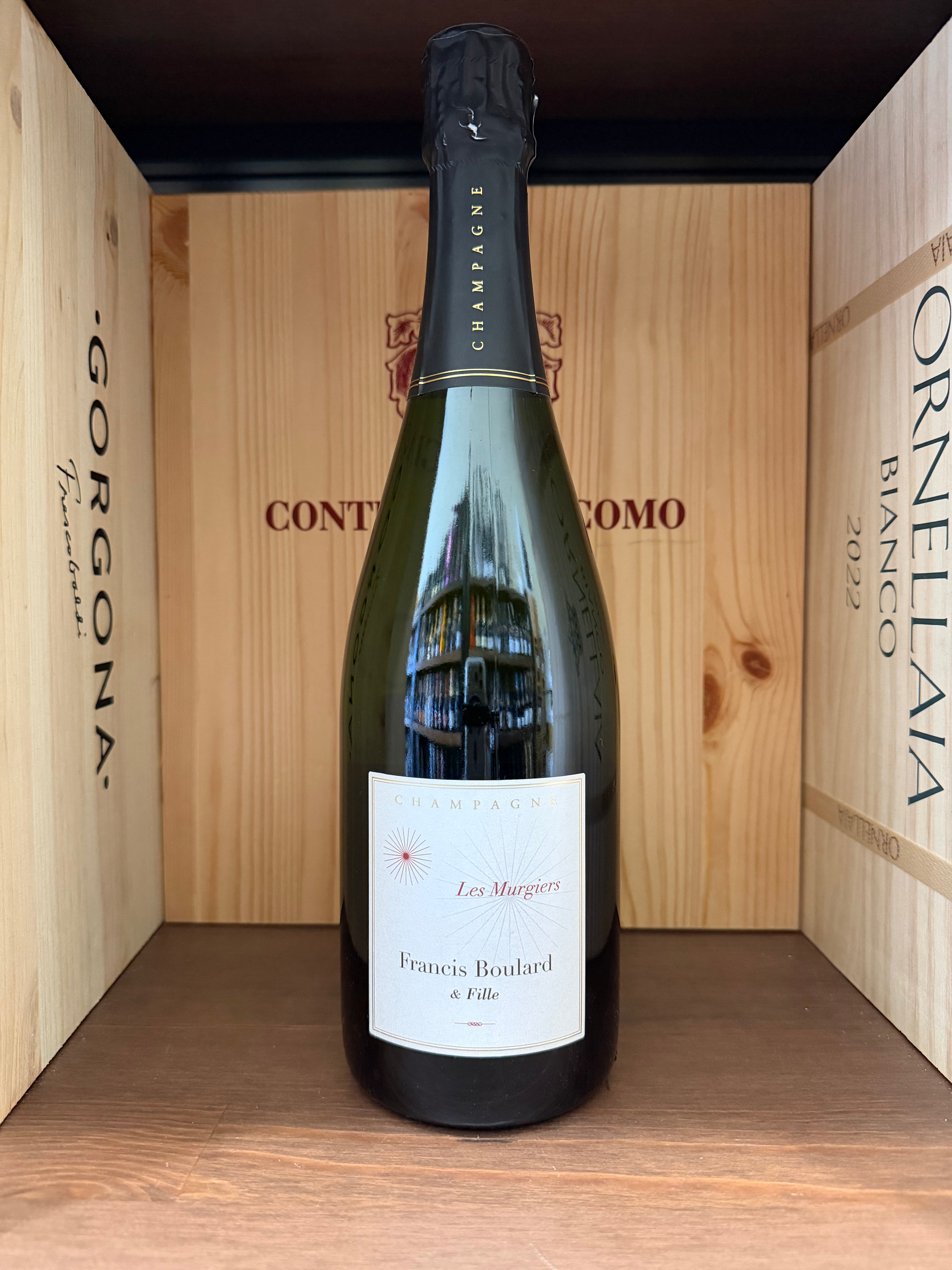 Vetro di vino Francies Boulard Les Murgiers di Enoteche Toscane, bottiglia elegante con etichetta dettagliata, vista frontale.