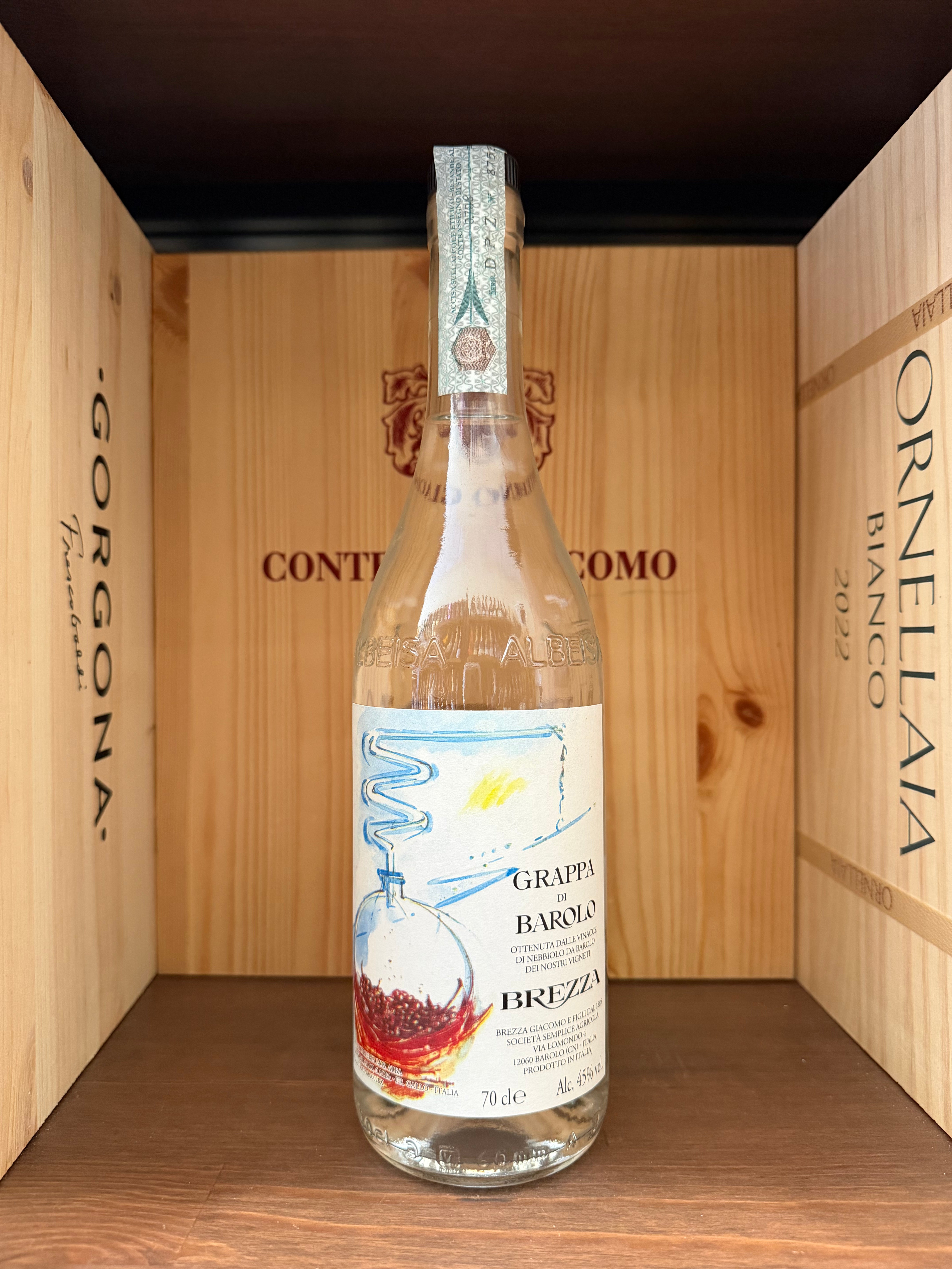 Bottiglia di Grappa di Barolo Brezza di Enoteche Toscane, con etichetta elegante e dettagli della bottiglia in primo piano.