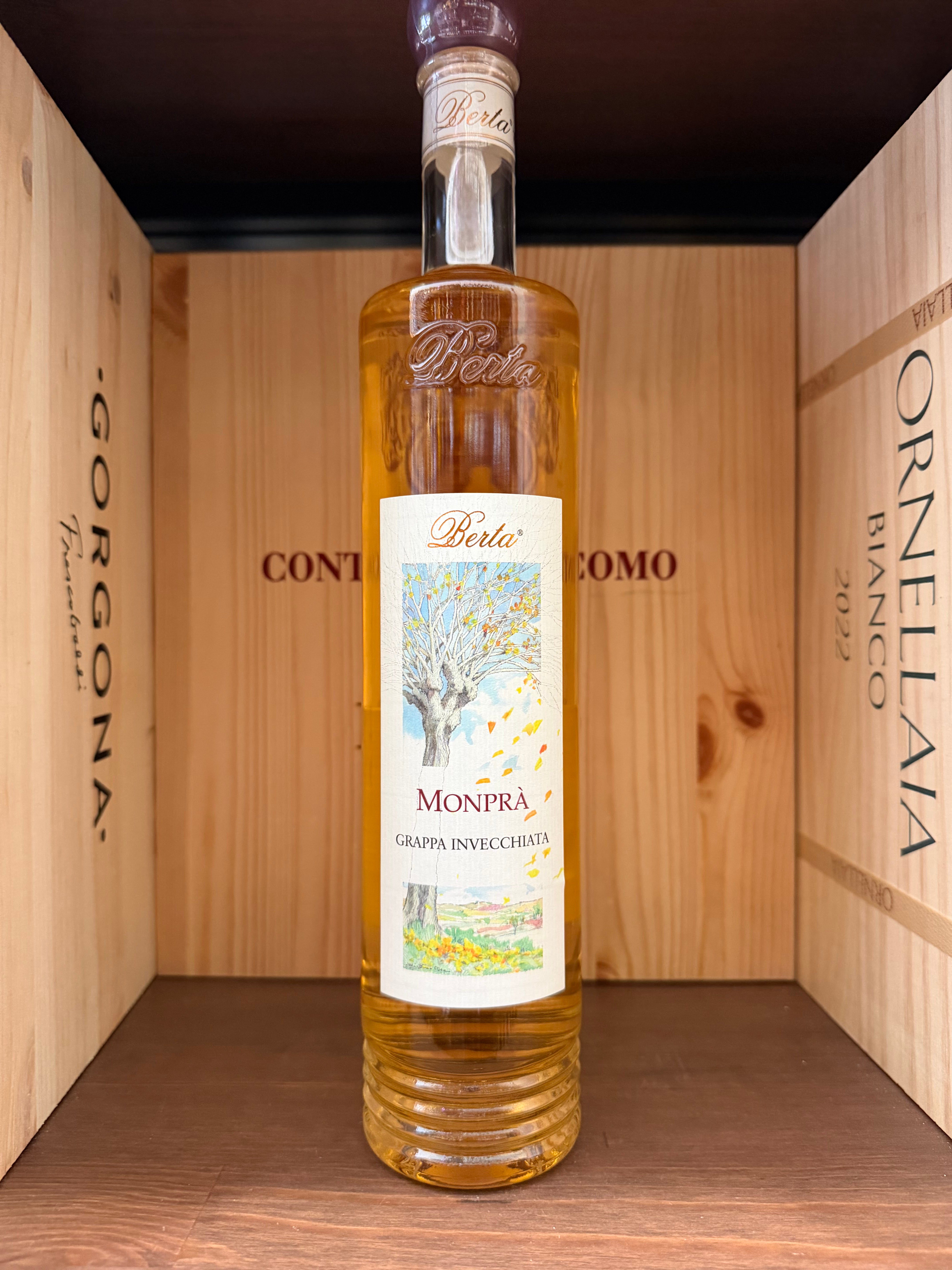 Bottiglia di grappa Betra Monprà di Enoteche Toscane, mostra etichetta e dettaglio del collo della bottiglia.