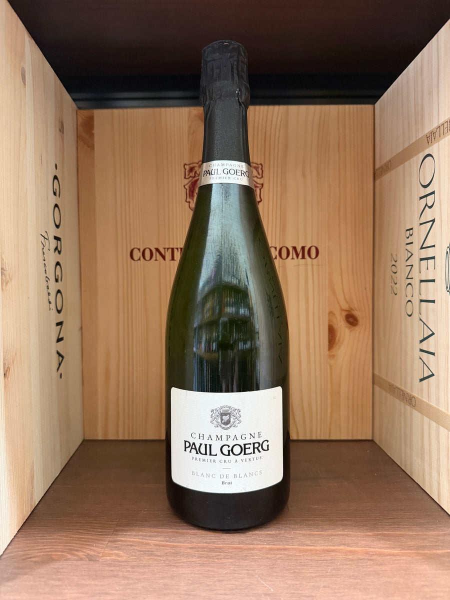 Bottiglia di Champagne Paul Goerg Blanc De Blancs Brut con etichetta elegante, in una cornice raffinata.