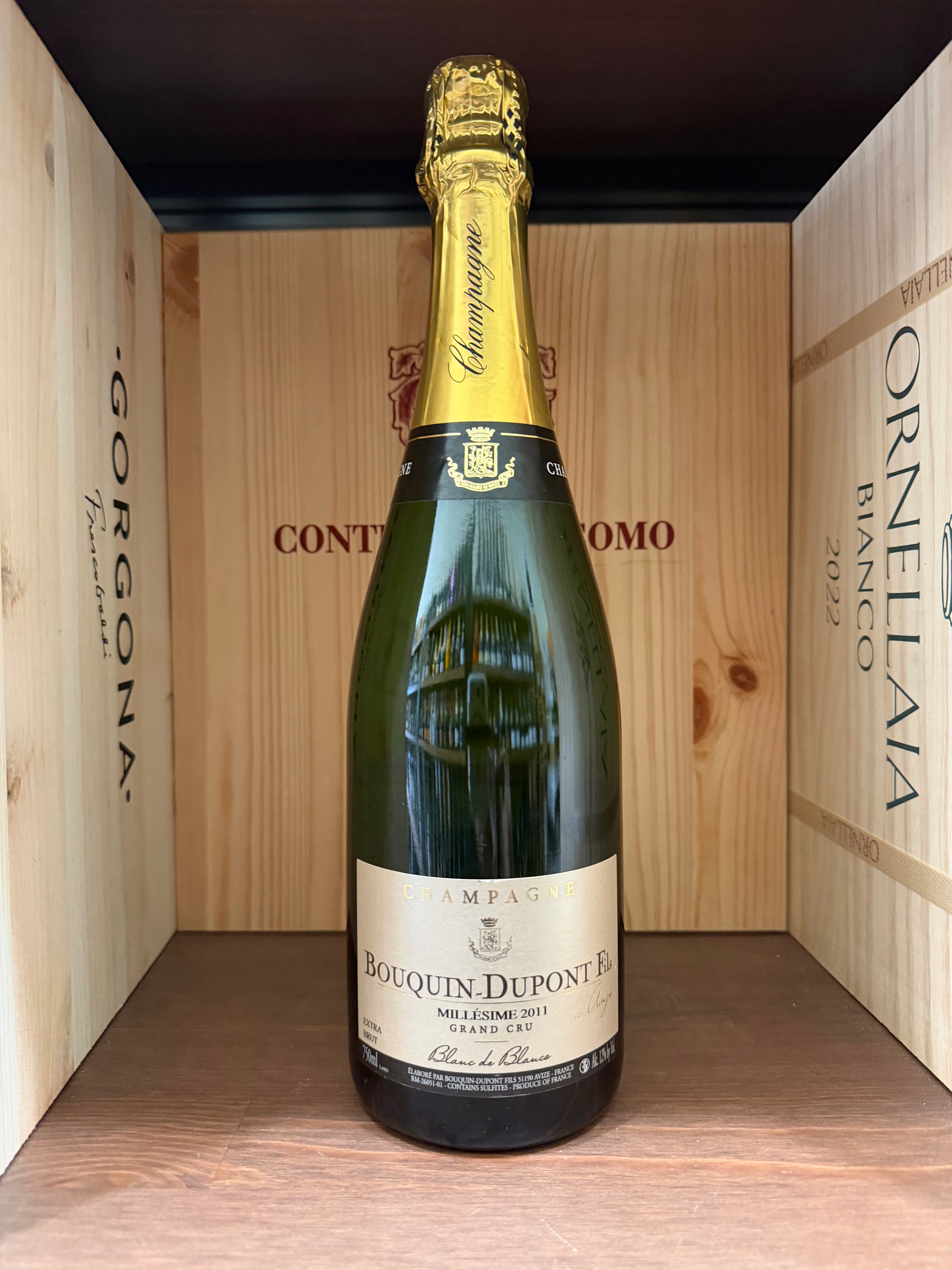 Bottiglia di Bouquin Dupont Fils Millésimé 2011 Gran Cru Blanc de Blancs, vino bianco di alta qualità.