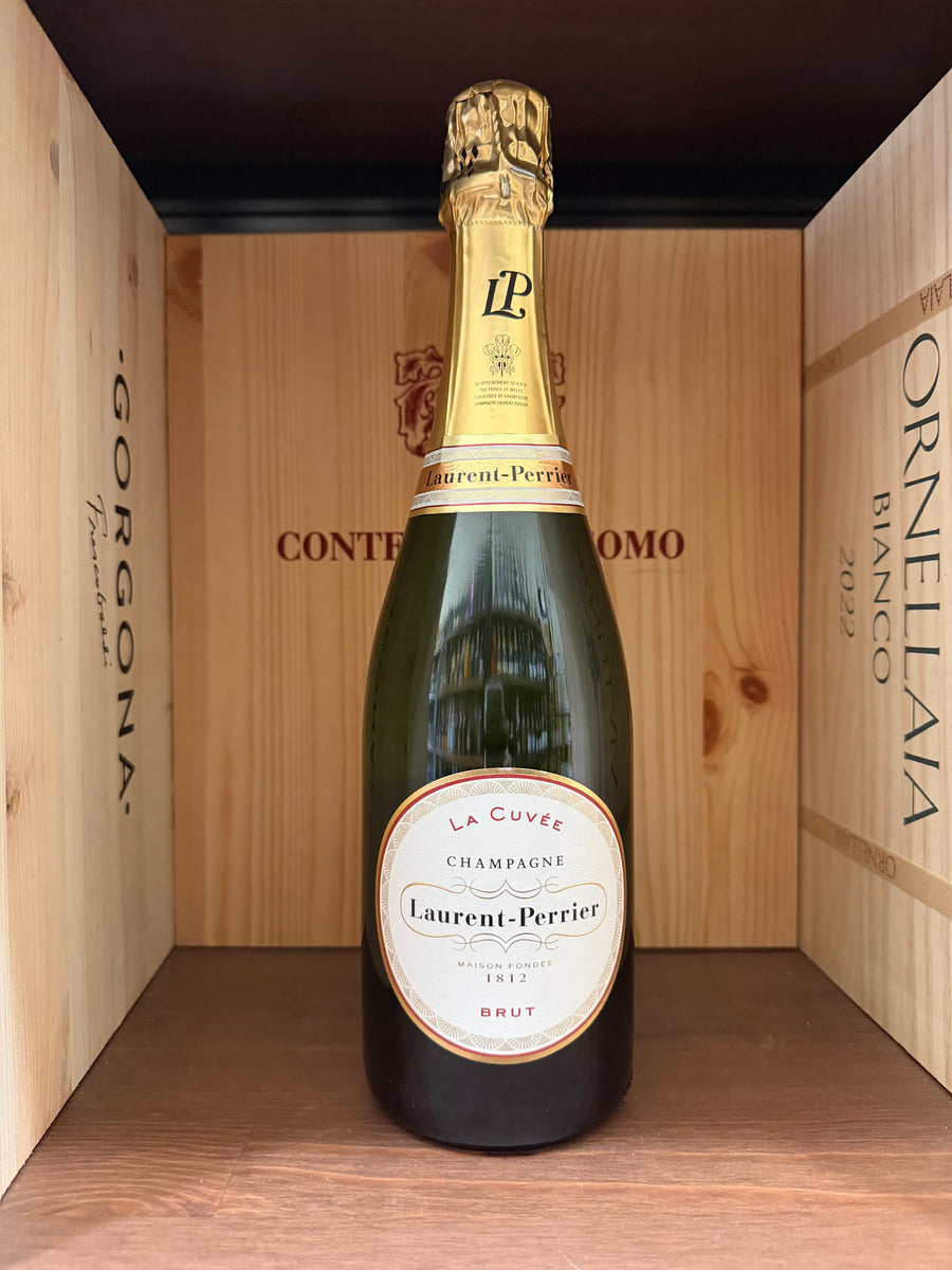 Flûte di champagne Laurent-Perrier La Cuvée Maison Fondée 1812 Brut con bollicine, in un calice elegante.
