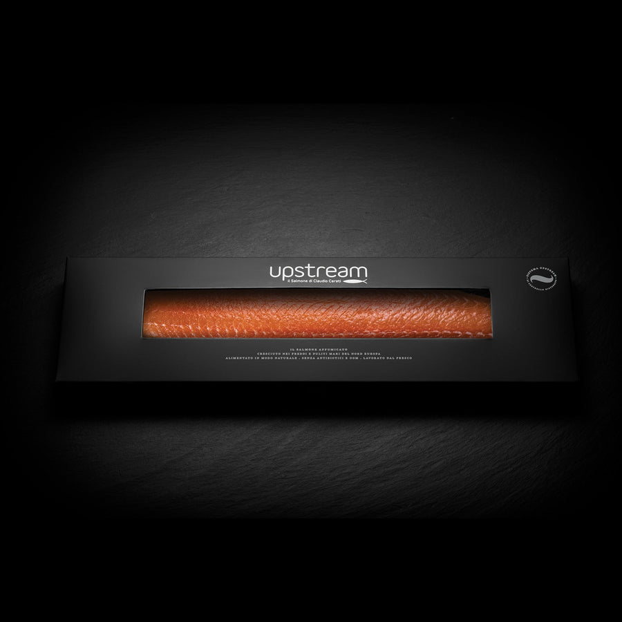 Baffa Queen di salmone affumicato, 800 g, mostrata in immagine, con fette di salmone affumicato di alta qualità.