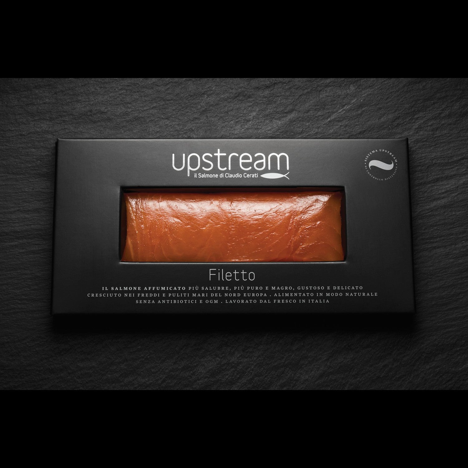 Filetto di salmone affumicato Enoteche Toscane in confezione da 100 g, visibile in primo piano, con texture morbida e affumicata.