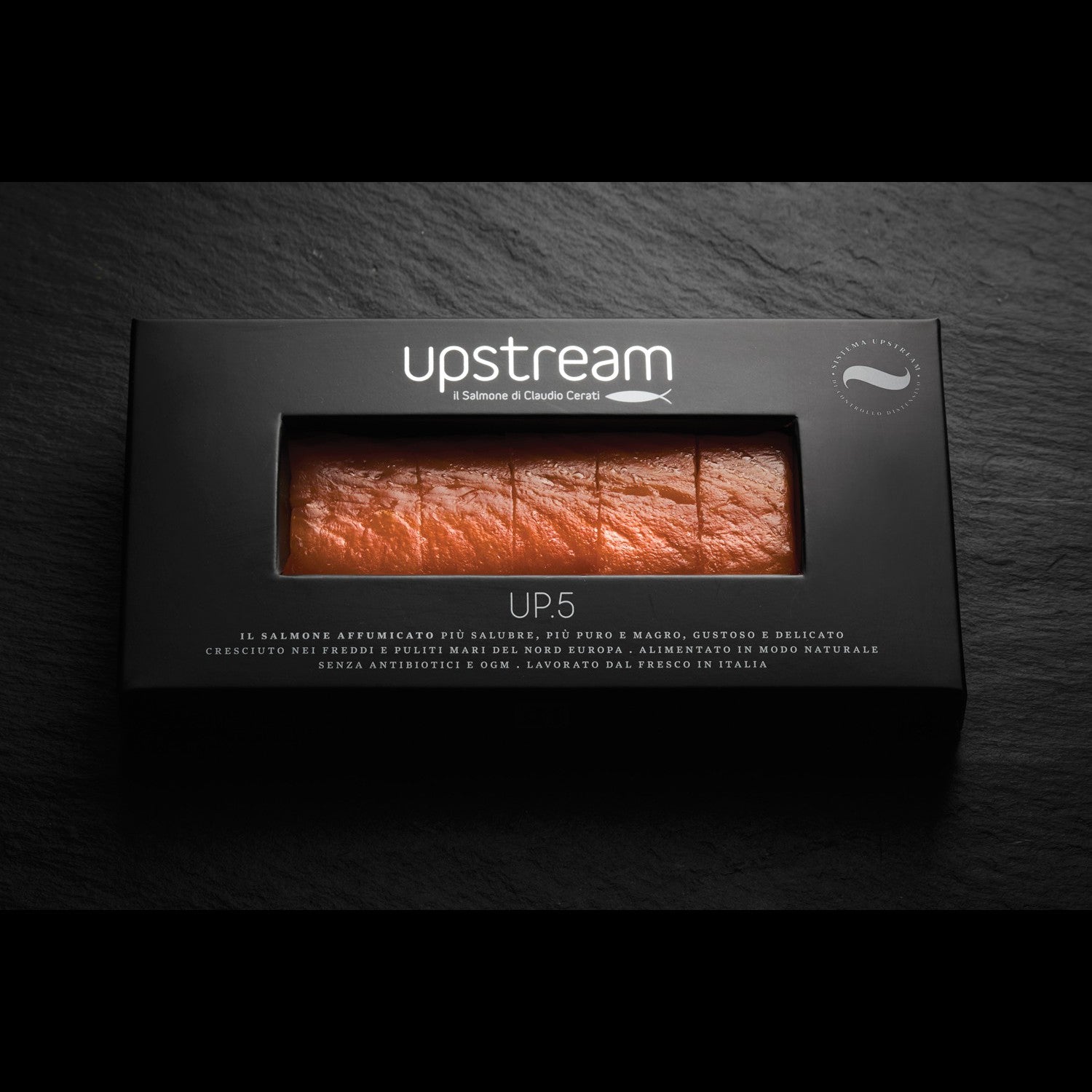 Fetta di salmone affumicato UP.5 da 80 g di Enoteche Toscane, visibile sulla confezione con dettagli del prodotto.